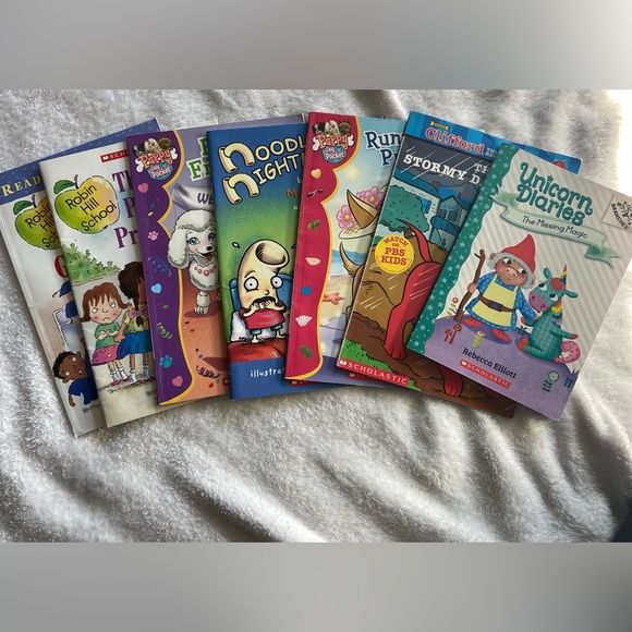 Scholastic Book Bundle - Picture 2 of 16